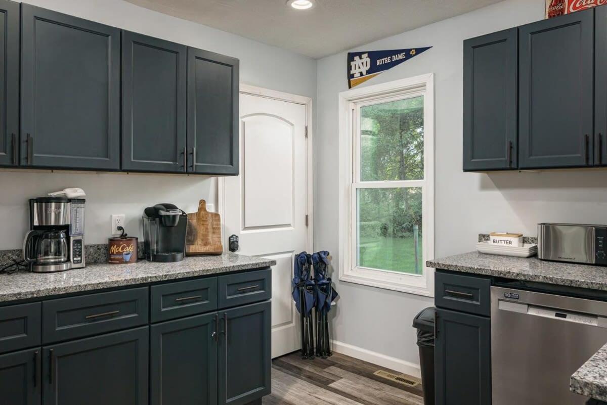 The Lucky Charm Home Of The Fighting Irish! Bbq Outdoor Games Coffee เซาท์เบนด์ ภายนอก รูปภาพ